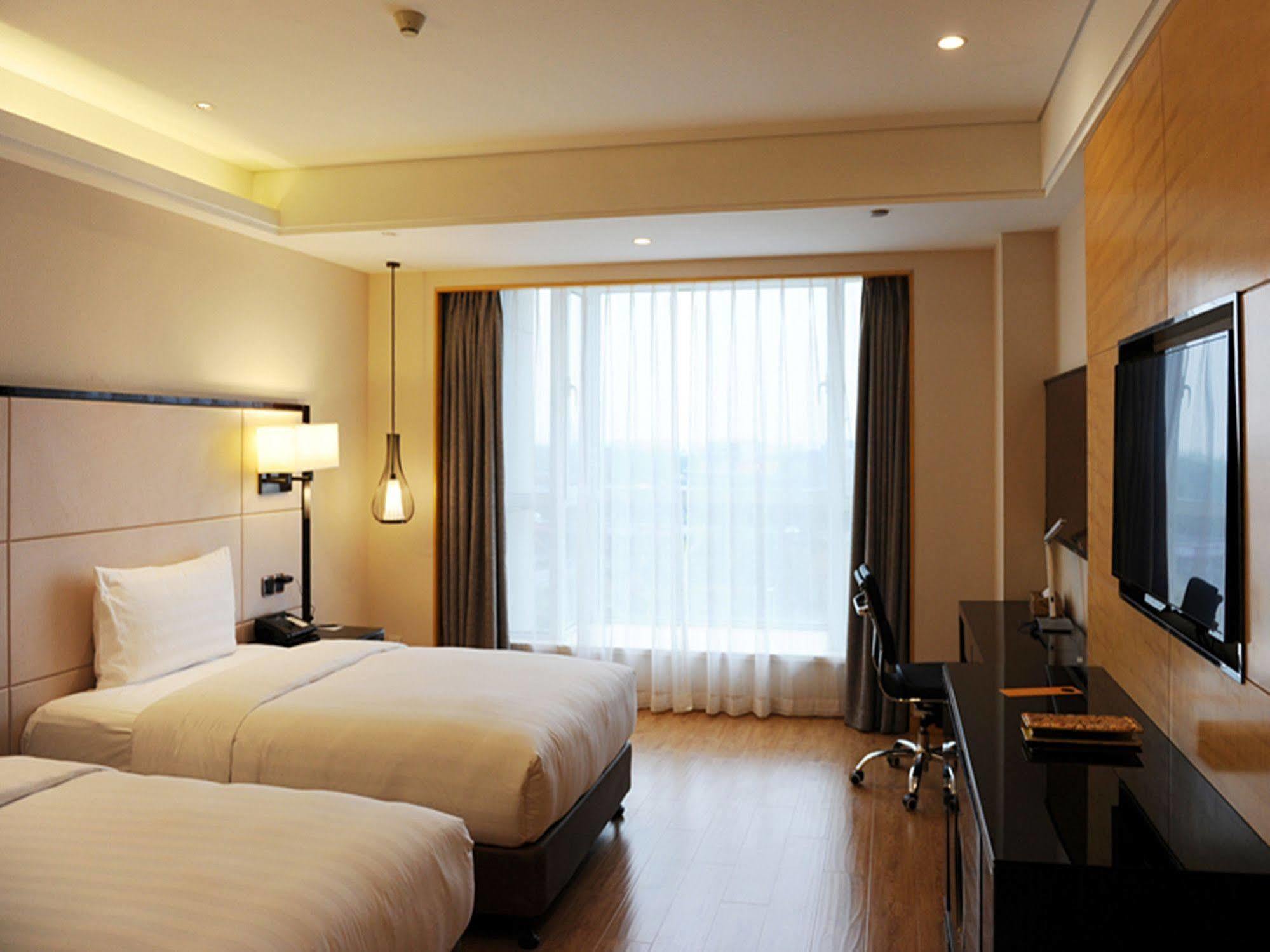 Отель Pullman Qingdao Ziyue Экстерьер фото