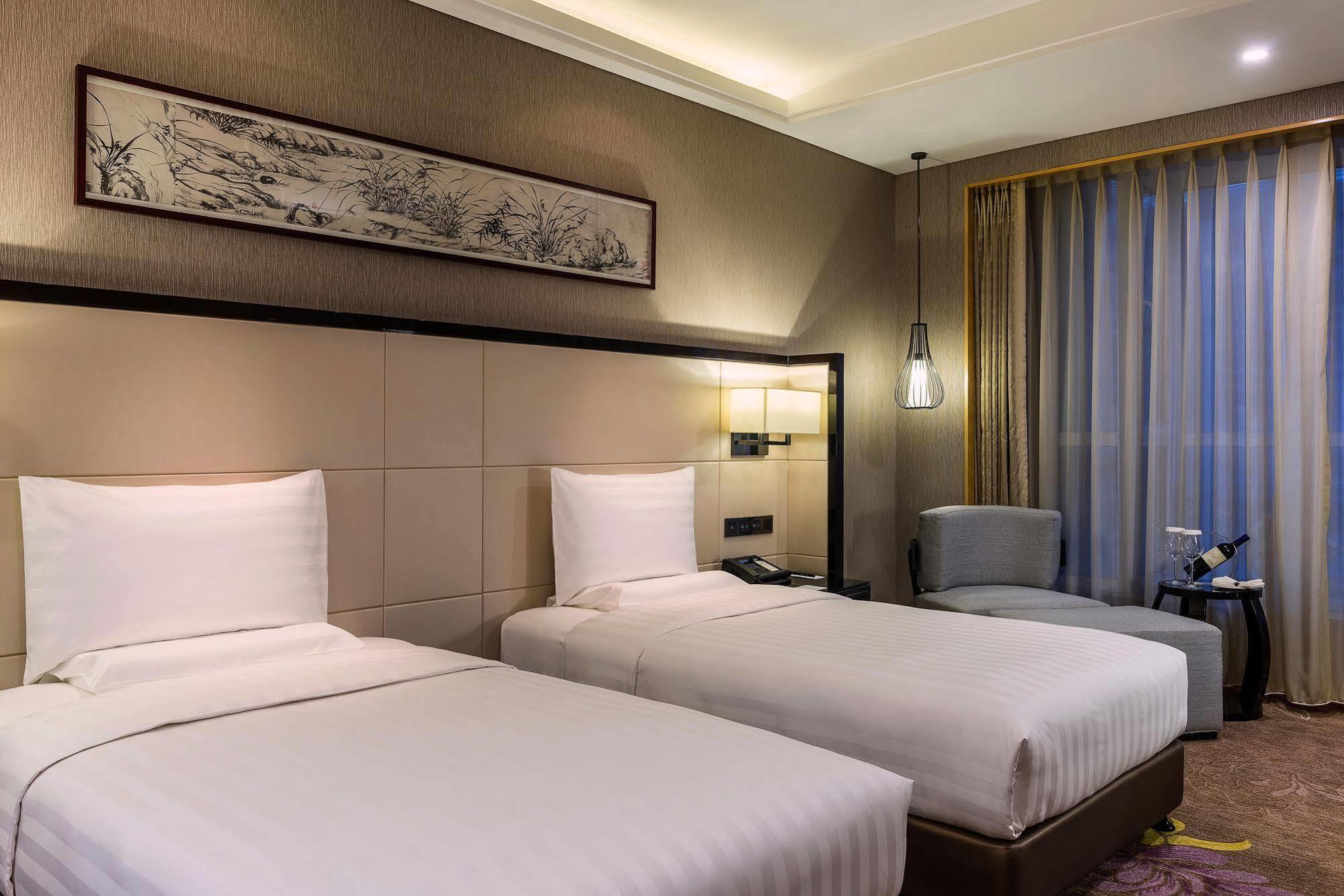 Отель Pullman Qingdao Ziyue Экстерьер фото